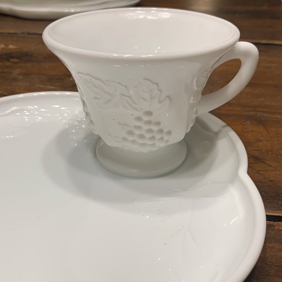60’s INDIANA COLONY WHITE MILK GLASS HARVEST GRAPES LUNCHEON SET/SNACK SET - Picture 4 of 13